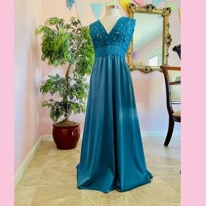 Vintage 1980s Amourusa teal plus size long nightgown 
Blue teal lingerie XL